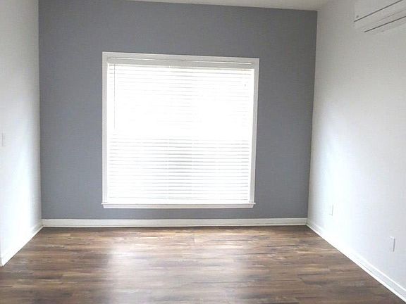 4th image of 26 Trafford Trl