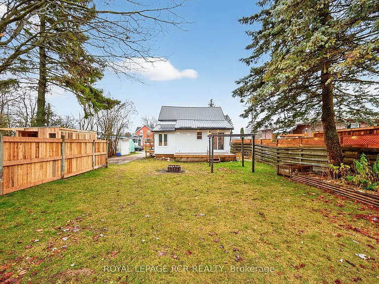 170 Young St — Photo 23