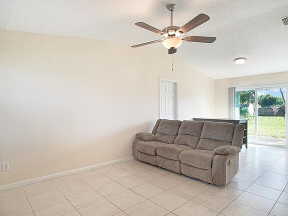 5th image of 498 SW Duval Avenue