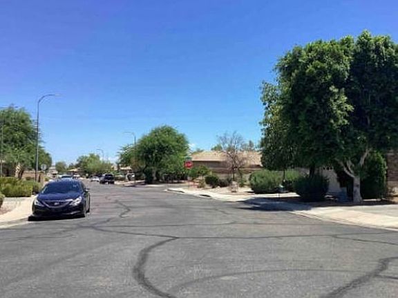 Exterior Neighborhood (street photo)