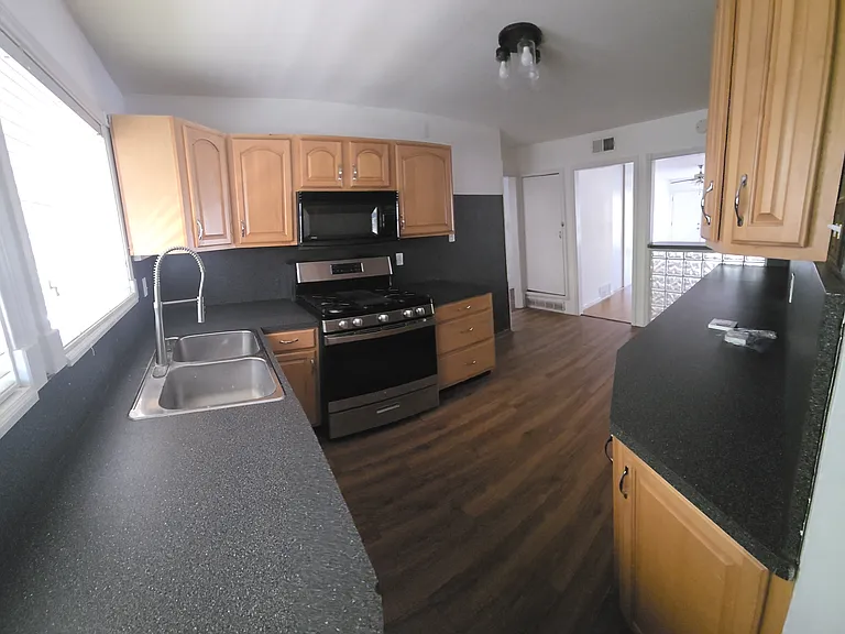 1008 Candice Ln — Photo 3