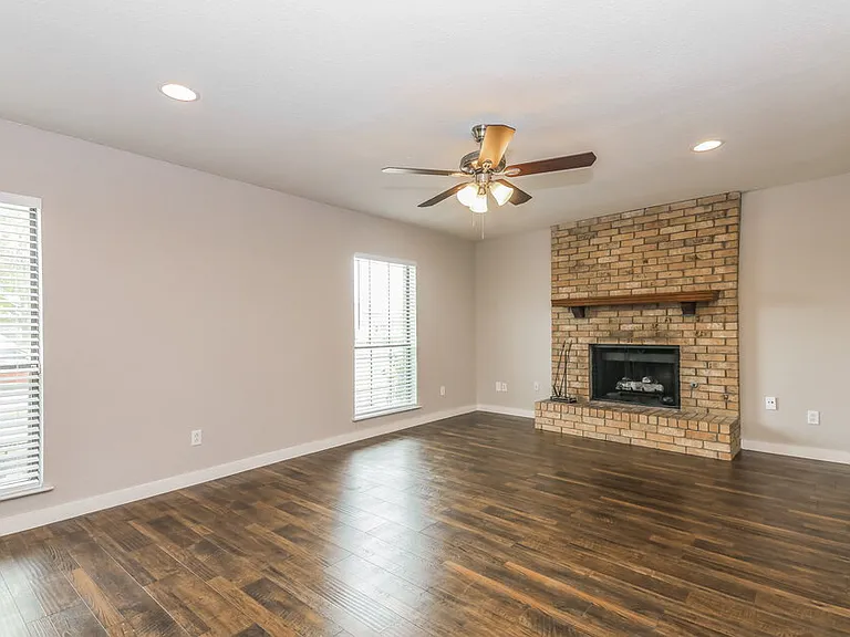 2325 Woodhollow Ave — Photo 9