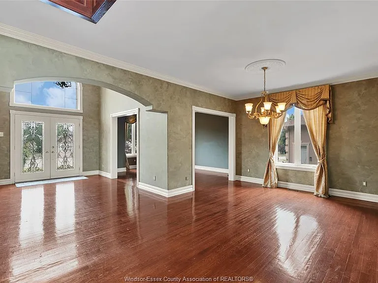 1585 Stoneybrook Cres — Photo 11