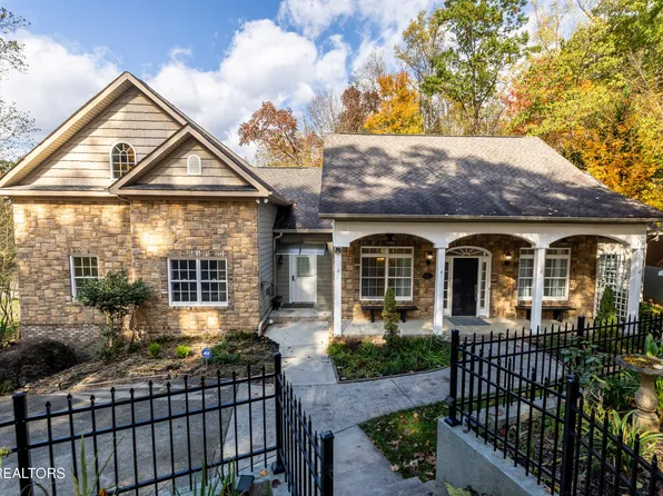 2211 Richwood Dr, Maryville, TN 37803