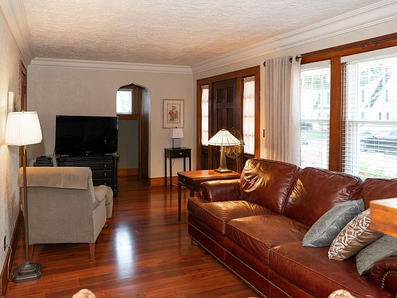 5th image of 430 Orleans Ave