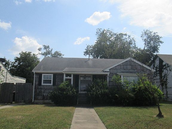 2nd image of 5905 Calmont Ave