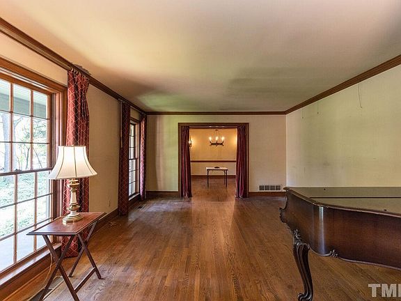 4th image of 321 Buncombe St