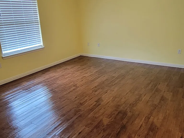 1109 Livermore St — Photo 10
