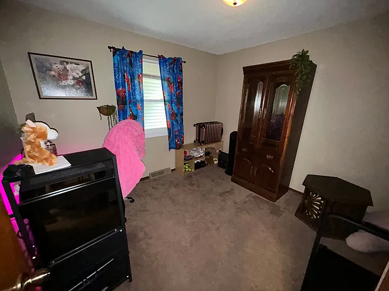 800 E Overton St — Photo 17