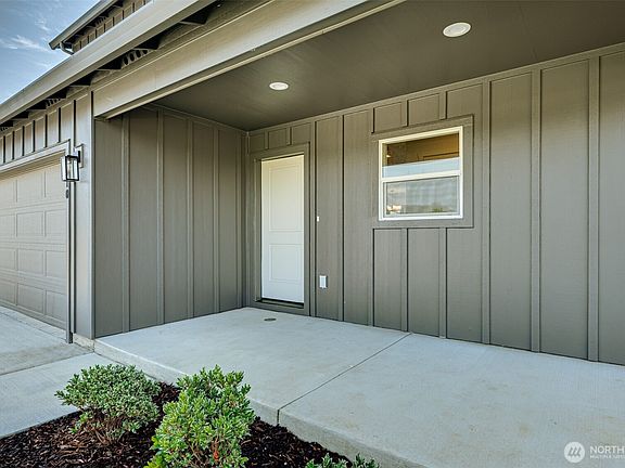 3rd image of 2010 Henderson Way