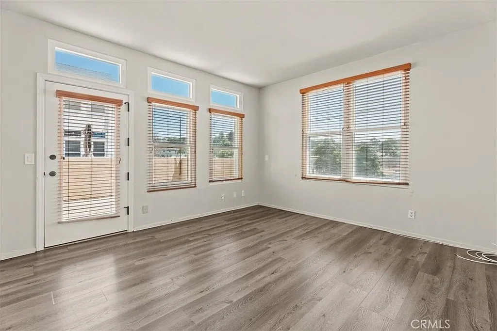 3 bed, 2.5 bath, 1852 sqft, $6,000 — Photo 4