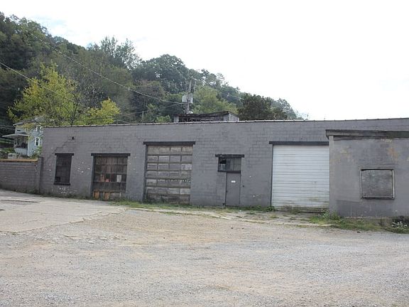 2nd image of 304 Duncomb St