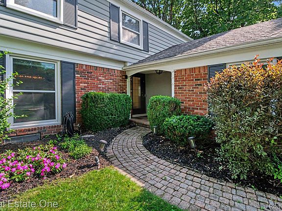 3rd image of 5963 Barnstable Ct