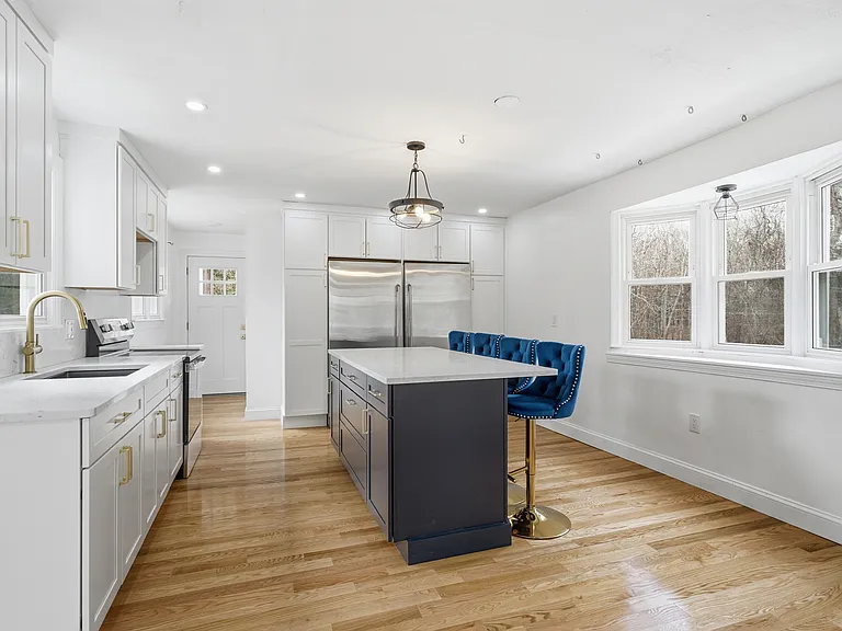 724 Linwood St — Photo 2