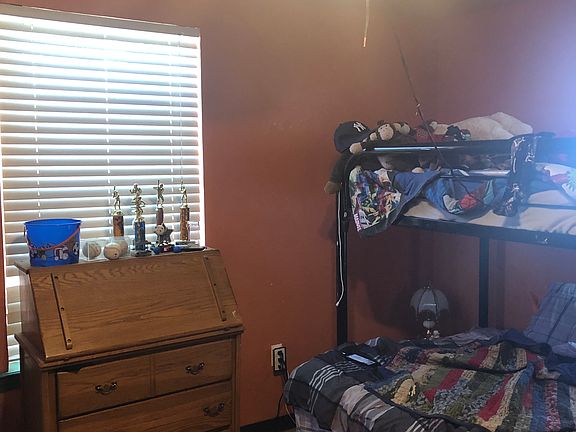 5th image of 801 W Hank Ave