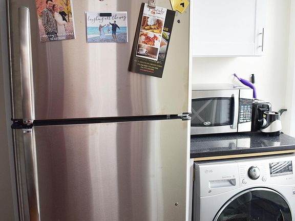 2nd image of 3819 N Greenview Ave APT 3N