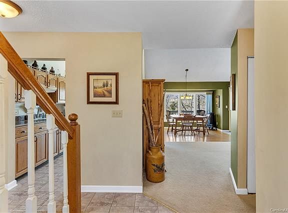 4th image of 339 Lookout Dr