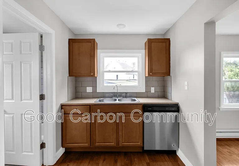 84 Crane St #5 — Photo 3