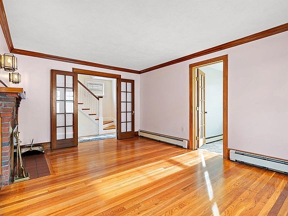 3rd image of 43 Agassiz Ave
