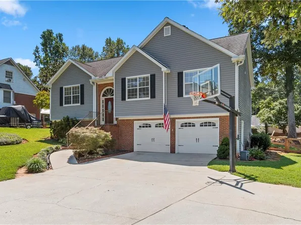 100 Victor Dr, Buford, GA 30518