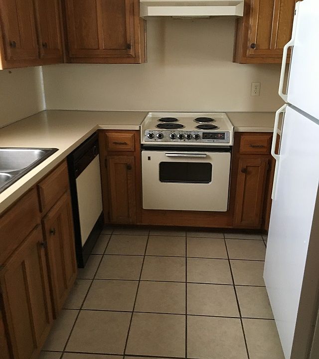 2nd image of 232 Zuni Dr