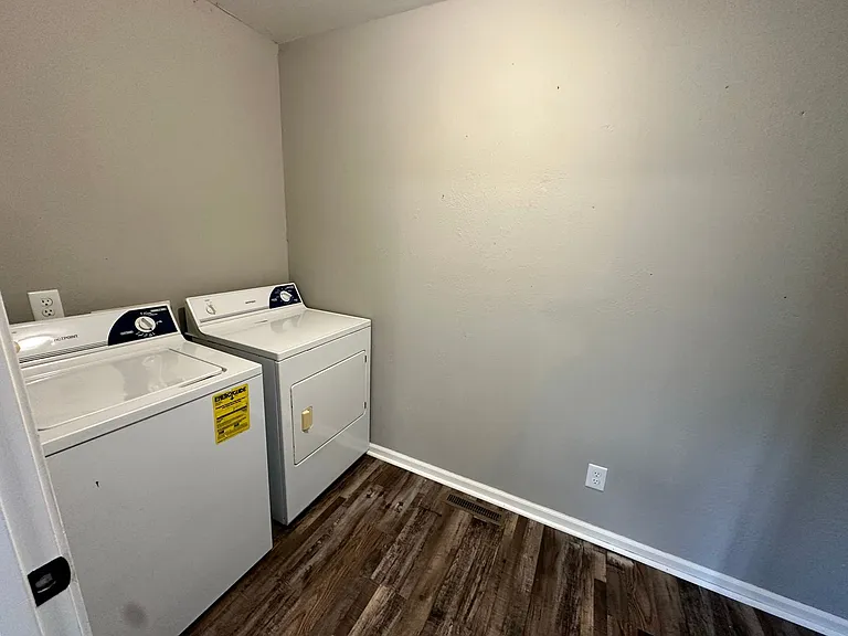 1009 Northwood Dr — Photo 4