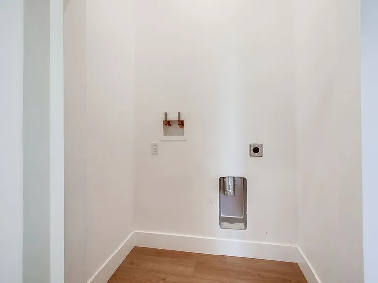754 W 9th Ave — Photo 27