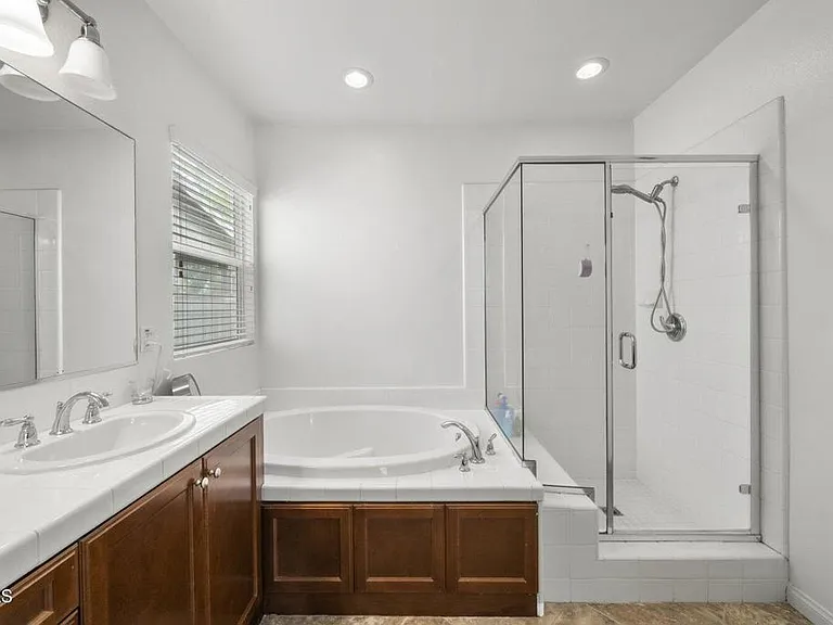 197 Pelican Pointe Ct — Photo 30