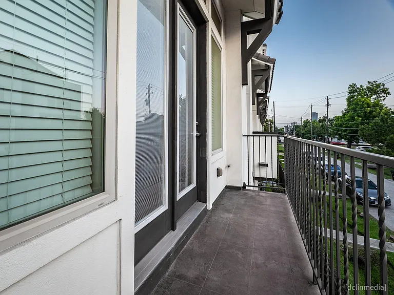1224 Thompson — Photo 18