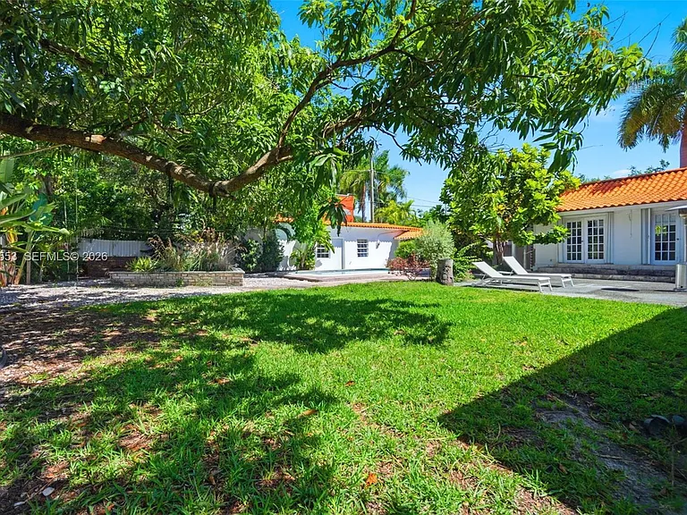 2300 S Miami Ave — Photo 37