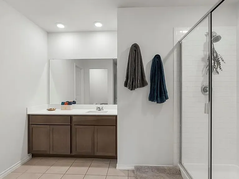 1304 Lowhill Dr — Photo 9