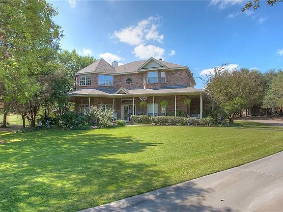 2nd image of 115 Lake Circle Ct