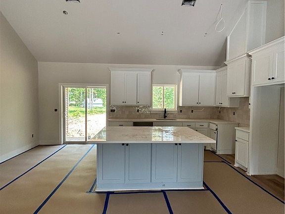 5th image of 47 Saint Andrews Dr