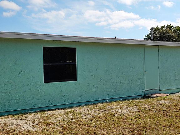 3rd image of 1404 Rosemary Dr