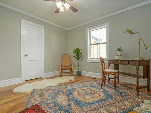 4th image of 700 E Quincy Ave