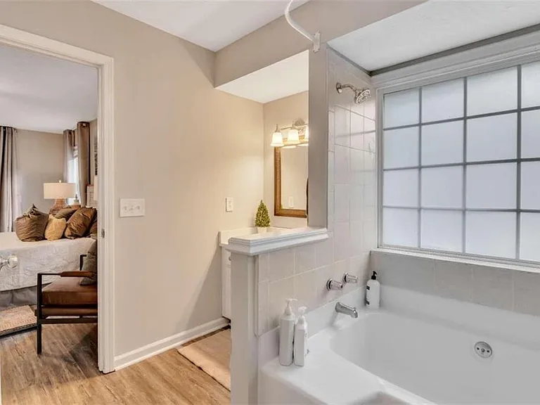 302 Hidden Ct — Photo 14