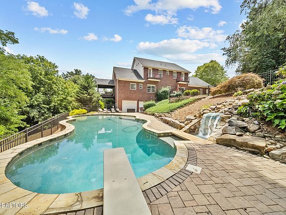 4th image of 2357 Monticello Dr