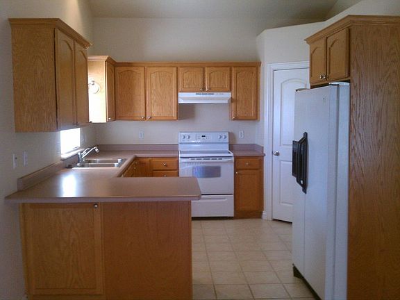 3rd image of 676 W 1100th St S