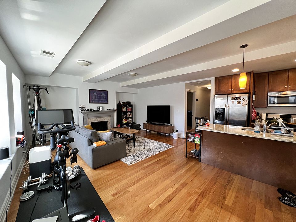 1st image of 1470 W Carmen Ave #47
