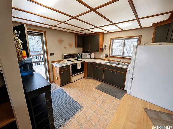 4th image of 123 Maple Road
