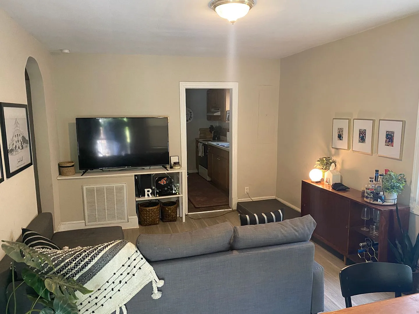 Cute bungalow in Byrd Park with large fenced yard — Photo 4