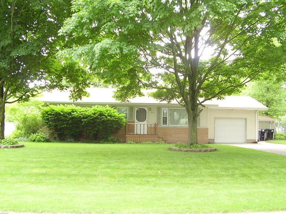 1st image of 1624 N Cherry Dr