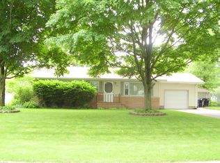 1624 N Cherry Dr, Stevensville, MI 49127