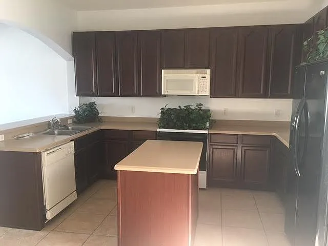 16546 Cedar Crest Dr — Photo 3