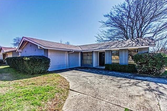 1st image of 737 Pinehurst Dr