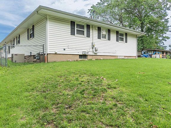 4th image of 1821 E Shady Oak Dr