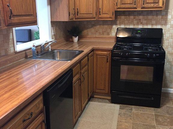 2nd image of 2389 27th St
