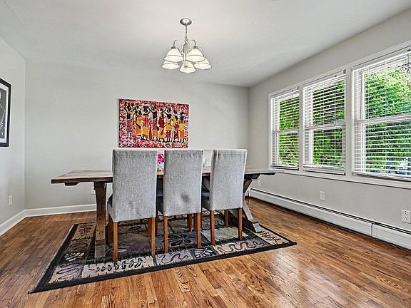 5th image of 2910 Greenleaf Blvd