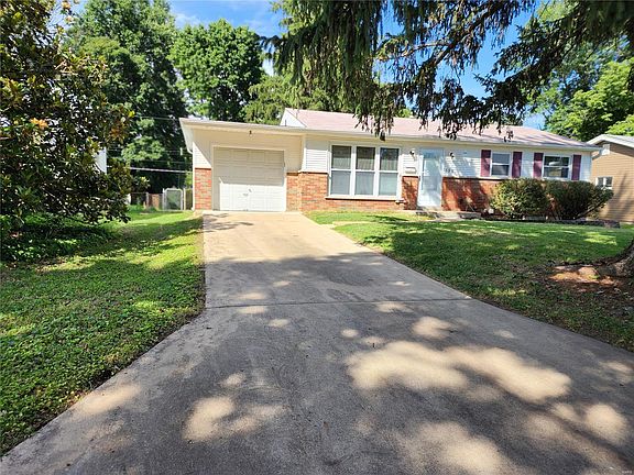 2nd image of 539 Holiday Ave