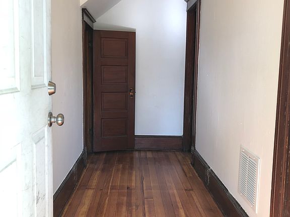 5th image of 30 Buckingham Ave #1